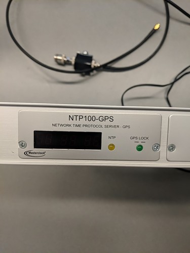 Masterclock NTP100-GPS Network Time Protocol Server avec protection contre les surtensions et adaptateur - Photo 4/6