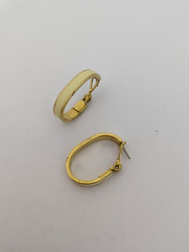 Vintage Monet Cream Enamel Gold Tone Small Pierced Hoop Earrings - Photo 2/6