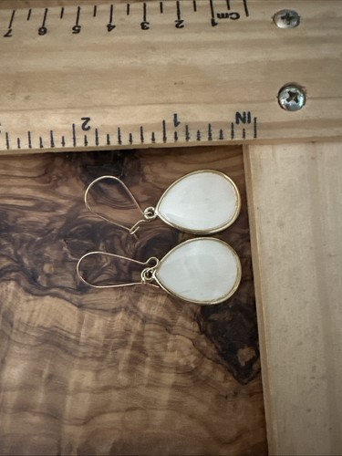 Lot Of 3 Pairs Gold Tone & Beige Chandelier Hook Dangle Drop Earrings - Picture 4 of 4