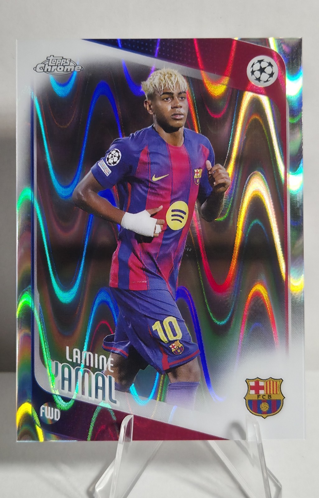 2026 Topps Chrome Lamine Yamal - #10 RayWave Refractor Barcelona UEFA view 1