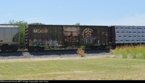 Weathered Athearn HO FMC 50' Plug Door Box Car MD&W W/ Graffiti Tags - Picture 2 of 12