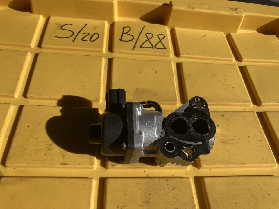 Válvula Ford Fusion Hybrid Lincoln MKZ EGR 2013-2018 fabricante de equipos originales (31 k millas) Foto 3 de 4