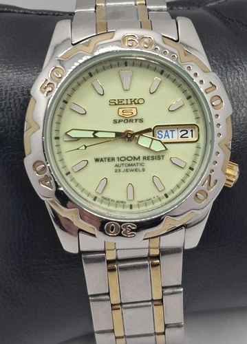 Seiko 5 Sports Automatic 23 Jewels – Two Tone – 100m – Day/Date Vintage Watch