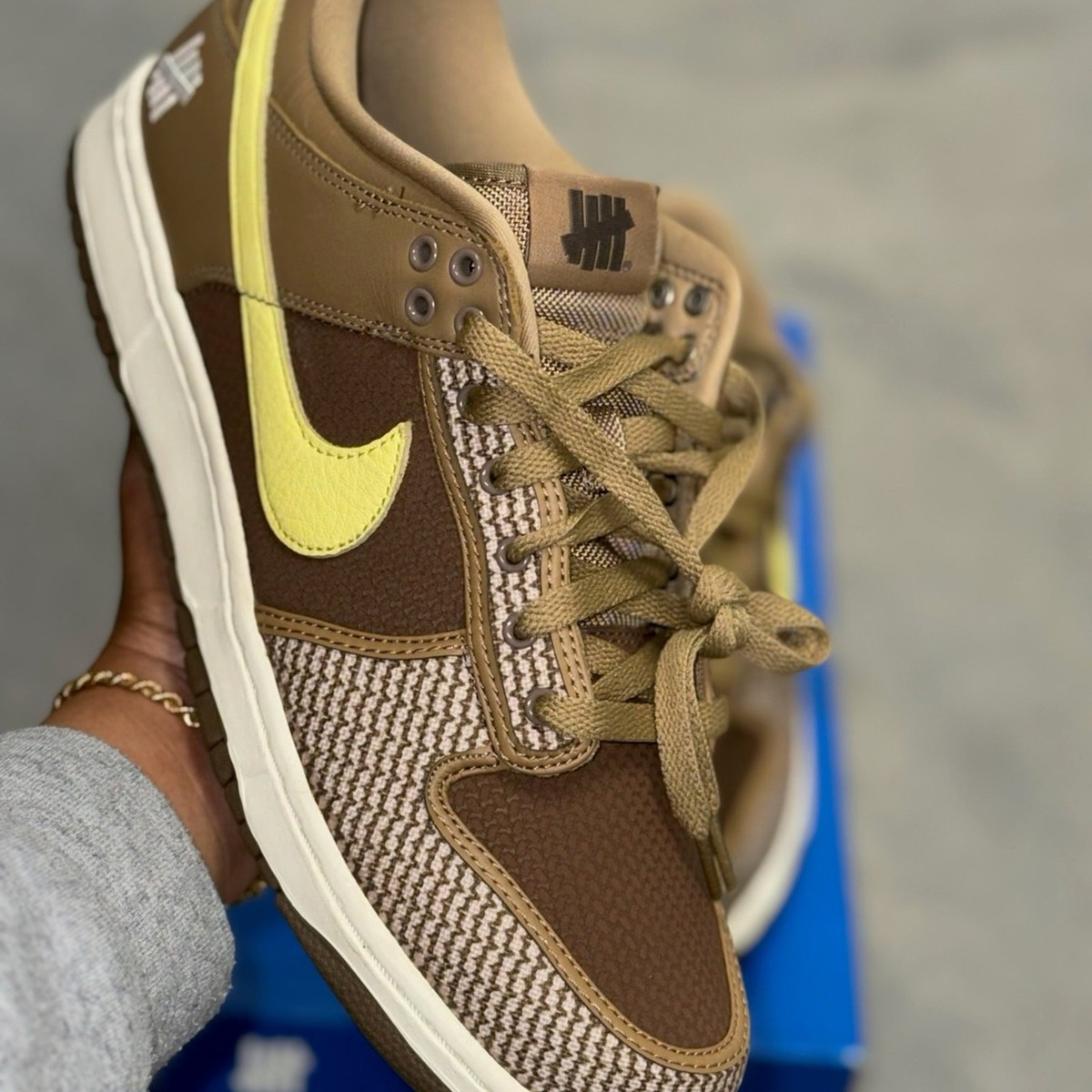 dunk low undefeated resell price