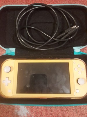 Nintendo switch lite yellow, Handheld console, Tested working, W/extras