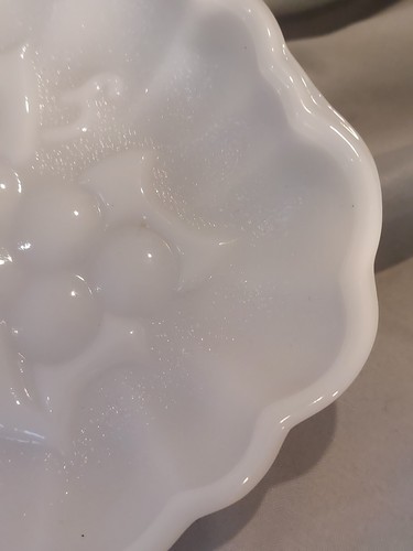 Pair Of Vintage Hazel Atlas Milk Glass grape pattern candy/trinket dishes. - Picture 5 of 10