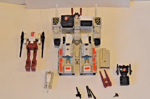 G1 Transformers Hasbro Metroplex 100% Complete w. All Accessories (no box)