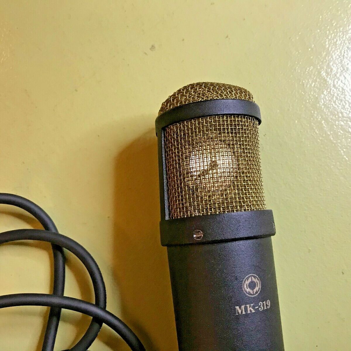 Oktava Mk 319 Large Diaphragm Condenser Microphone gold mesh Oktava Mk 319 Large Diaphragm Condenser Microphone gold mesh