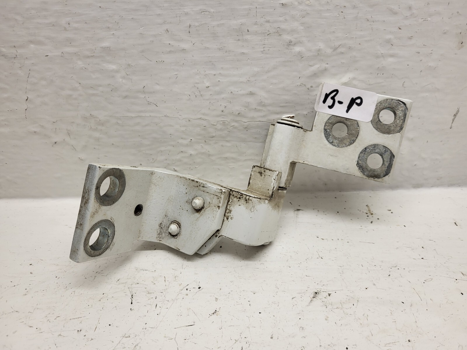 charni-re-porte-arri-re-bas-passager-pour-citro-n-berlingo-utilitaire