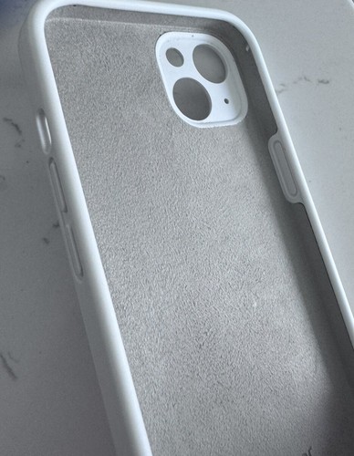 CellEver Ultra Durable Silicone for iPhone 13 White - Zdjęcie 5 z 5