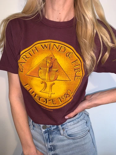 VINTAGE 80s EARTH, WIND & FIRE CONCERT T-SHIRT MEN SZ S 1980s vintage concert t-shirt, vintage, single stitch, B+ condition