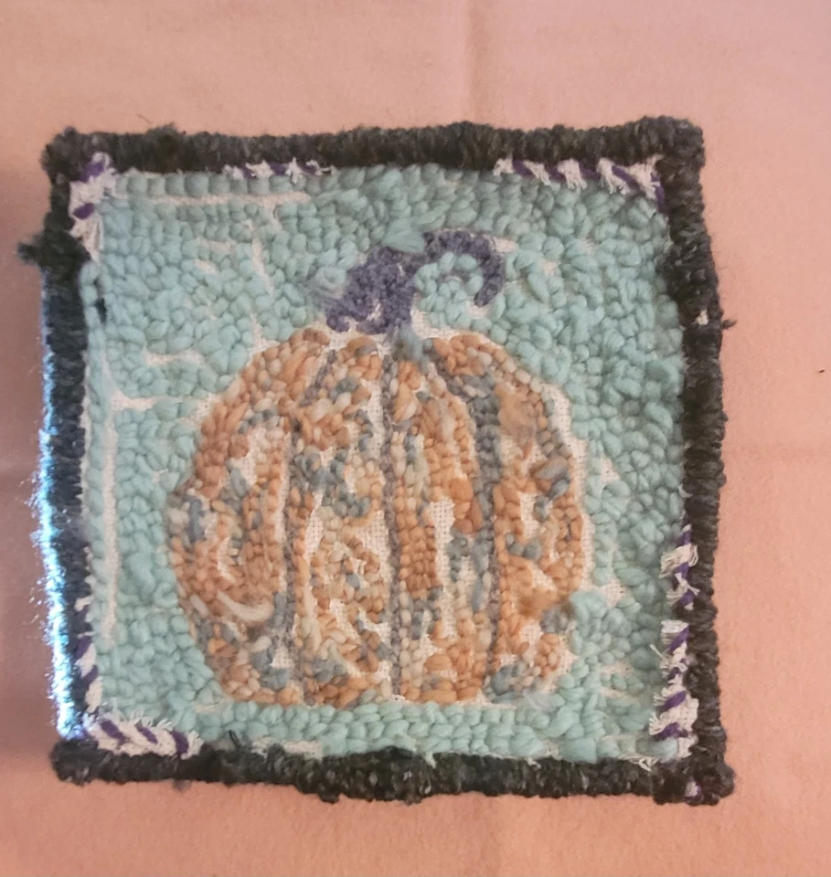 GANCHO ALFOMBRA Acabado, 9x9 OTOÑO Calabaza, LANA DE VACACIONES ARTE POPULAR, DECORACIÓN DE MESA Foto 3 de 4