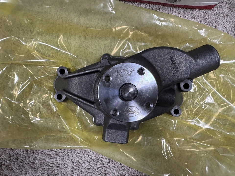 Gates Water Pump Chevy GMC B6000 Chevrolet C50 C60 C5000 C6000 B60 P60 - 43104 - Image 4 of 4