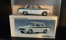 AUTOart 1:18 Diecast 1963 Lotus Cortina MK I Millennium White/Green Model Car