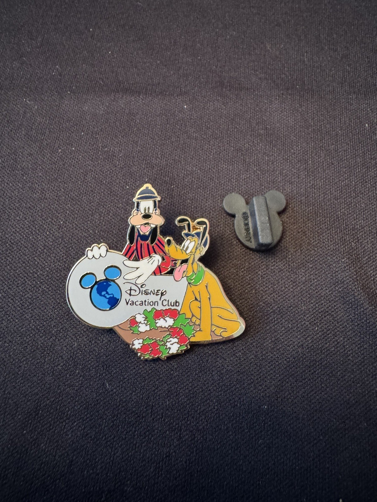 Disney Pin Goofy & Pluto DVC 2011 Disney Vacation Club Mickey Head Flowers
