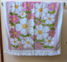 Vintage 70s Cannon Bath Towel 100% Cotton Made In USA Daisy Pink Yellow 24"x40"
