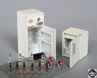 Plus Model Fridges / Kühlschränke Bausatz Model Kit Diorama 1:35 Art 222