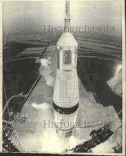 1973 Press Photo Skylab 2 space capsule atop rocket mid-launch, Cape Kennedy, FL