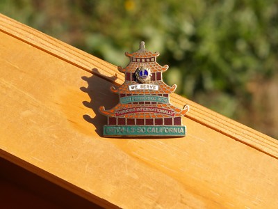 San Francisco 1974 Thinking Internationally We Serve California Lions Pinback