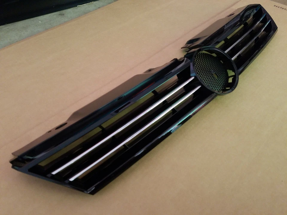 Se adapta a VOLKSWAGEN JETTA SEDAN 2011-2014 negro con rejilla cromada en el parachoques delantero NUEVO Foto 3 de 4