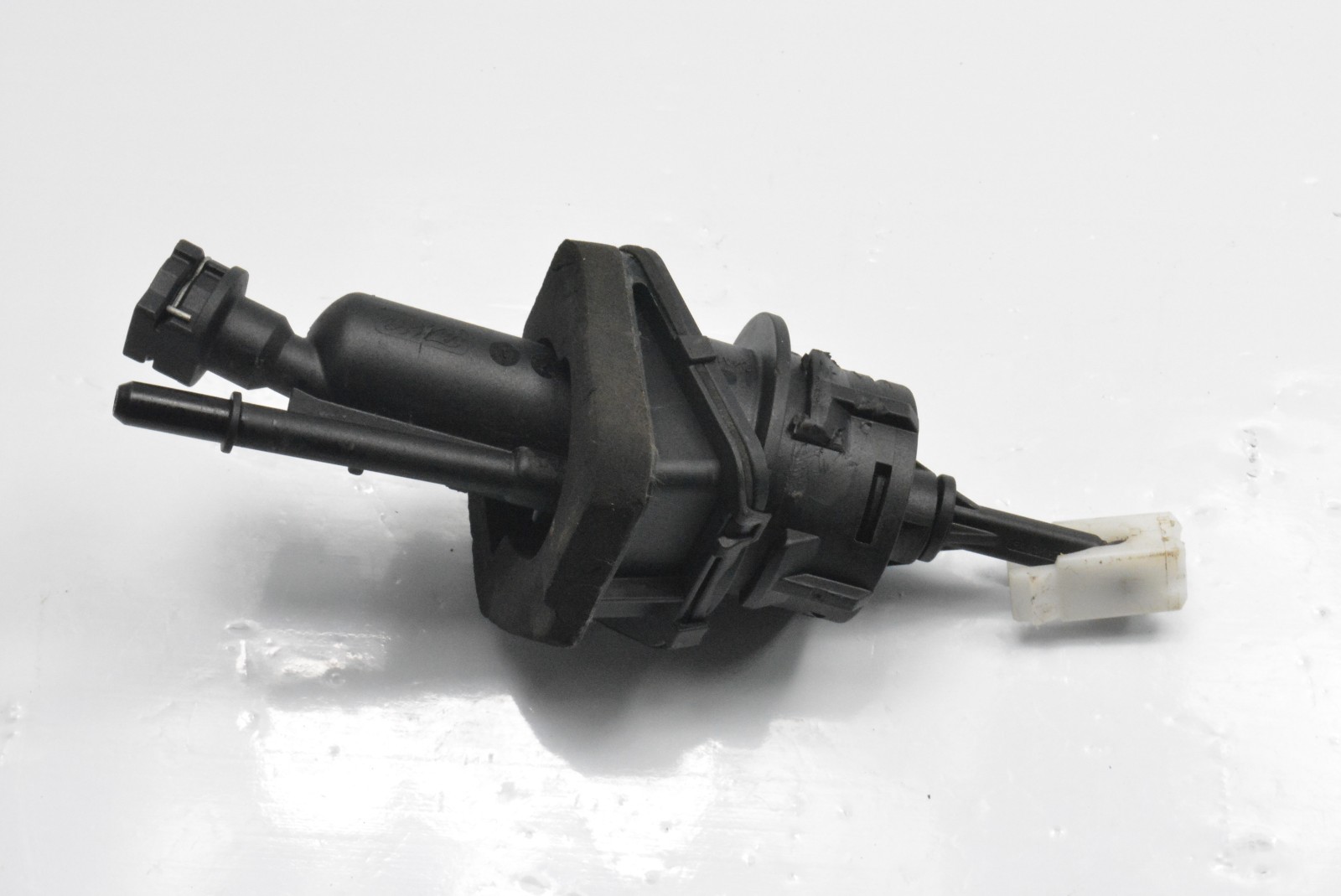 FORD KUGA FOCUS VOLVO V50 C30 2012 ONWARDS MASTER CLUTCH CYLINDER