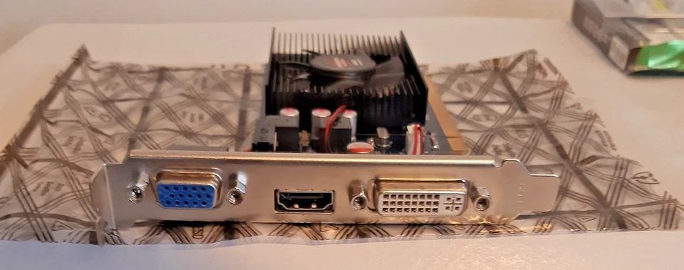 AMD HD 7450, 2GB DDR3 ,HDMI VGA,DVI, PCIE, HALF HEIGHT CARD, BRACKETS INCL. NEW - Image 4 of 4