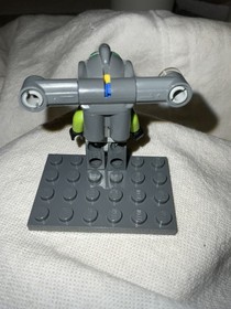 LEGO Atlantis Diver 1 Axel minifigure with horizontal lights 8075 atl010