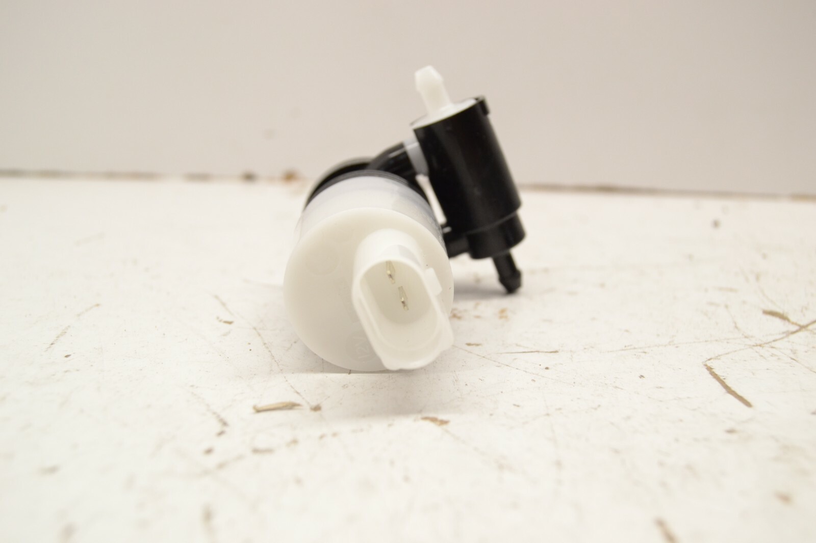 GENUINE MERCEDES Windshield Washer Pump 2048660521 / A2048660521