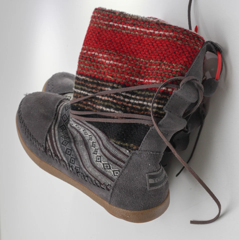 TOMS Chukka Talla 5.5 Ancho 45% Poli 36% Cuero 19% Algodón Rojo Gris Diseño Indio Foto 4 de 4