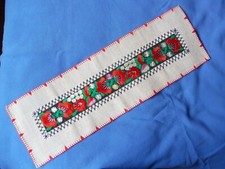 NAPPERON RECTANGULAIRE FAIT MAIN NEUF