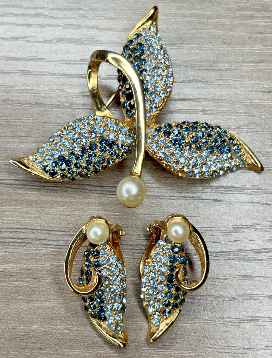 上品 ゴールドカラー Schiaparelli 刻印 ピアス 上品 ゴールド