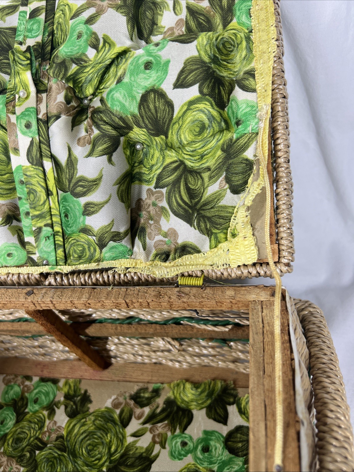 Dritz Wicker Sewing Basket Pin Cushion Lid, Pivoting Handle, 11"x8"x5"