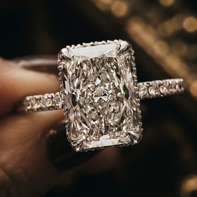 3,10 TCW strahlender Moissanit versteckter Halo Verlobungsring in 14k Weißgold plattiert