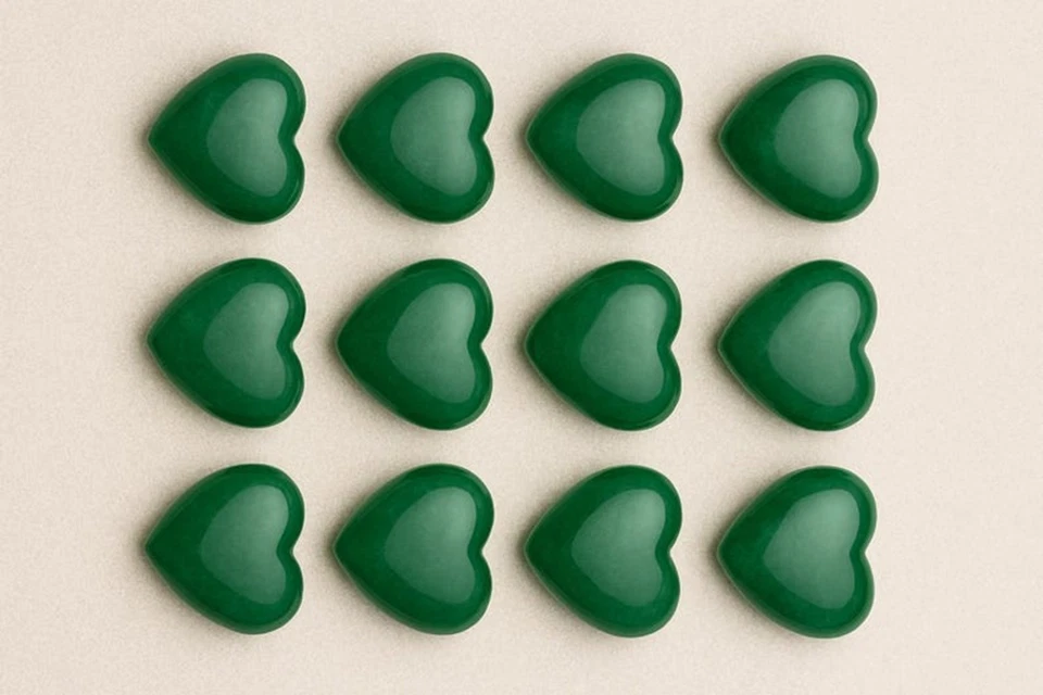 Natural Green Onyx Heart Cabochon Gemstone for Bright Green Elegant Jewelry - Image 4 of 4