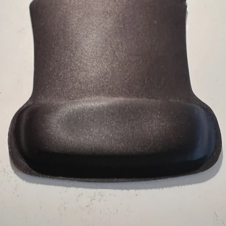 Belkin WaveRest Gel Mouse Pad with Wrist Rest Black F8E262BLK - Image 2 of 4