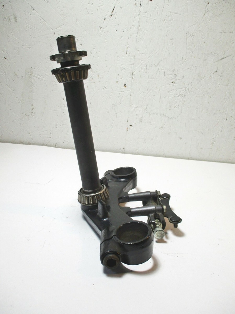 KAWASAKI ZX750 LOWER FORK HOLDER 44037-1111 ZX 750 GPZ ZX750A 1983