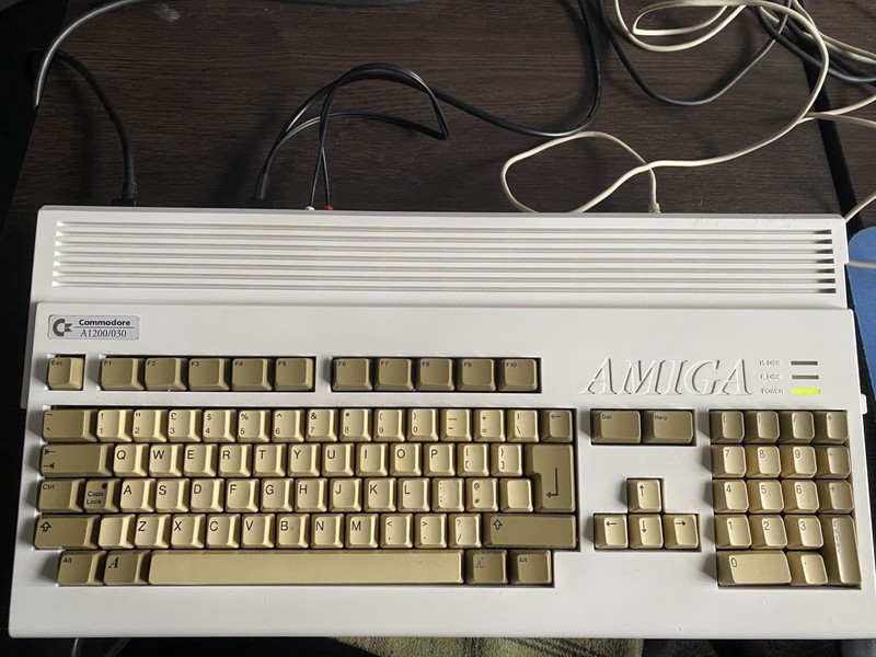 COMMODORE AMIGA 1200 Computer with 030 Accelerator, CF Card, OS 3.2, Good Cond