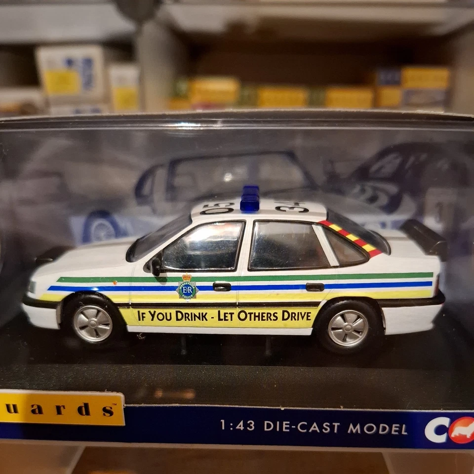 CORGI VANGUARDS 1:43 VAUXHALL CAVALIER MK3 SRI, MERSEYSIDE POLICE VA13102 - Image 2 of 4