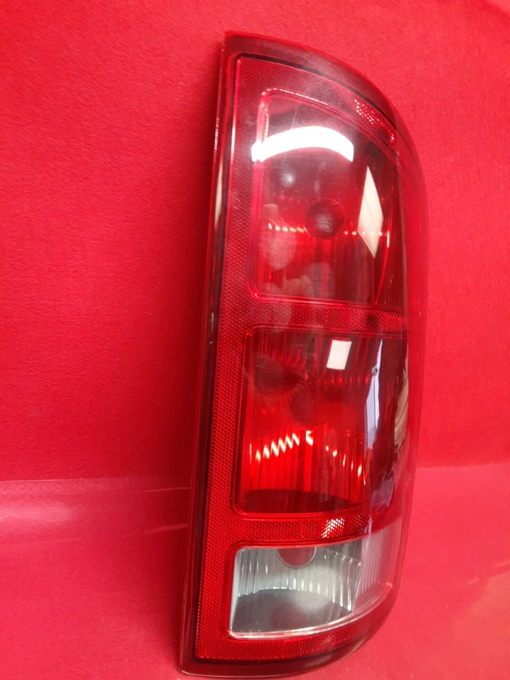 Luz trasera derecha pasajero Mopar Dodge Ram 1500/500/3500 2002-2006 Foto 2 de 4