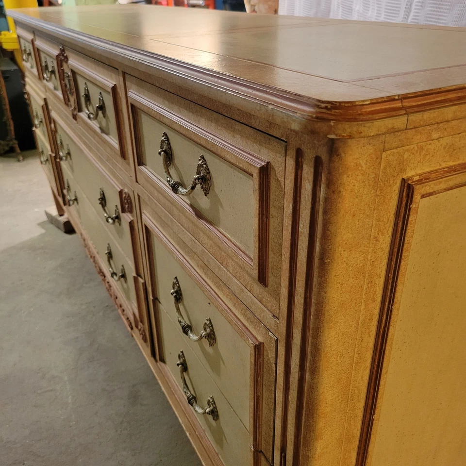 Cómoda francesa Luis XV pintada o credenza Foto 3 de 4