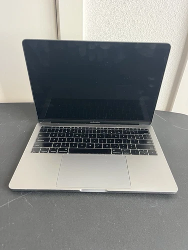 Apple MacBook Pro 13.3" (256GB SSD, Intel Core i5 7th Gen., 2.30 GHz, 8GB)...