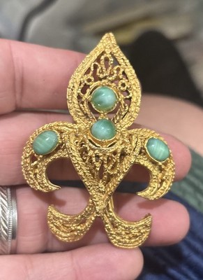 Vintage Unsigned Fluer De Lis Green Glass Pin Brooch Gold Tone