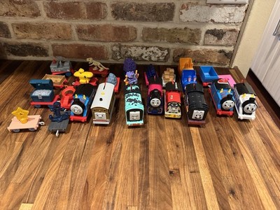 Lot Of 8 Thomas Motorized Engines Trackmaster Plus Tenders