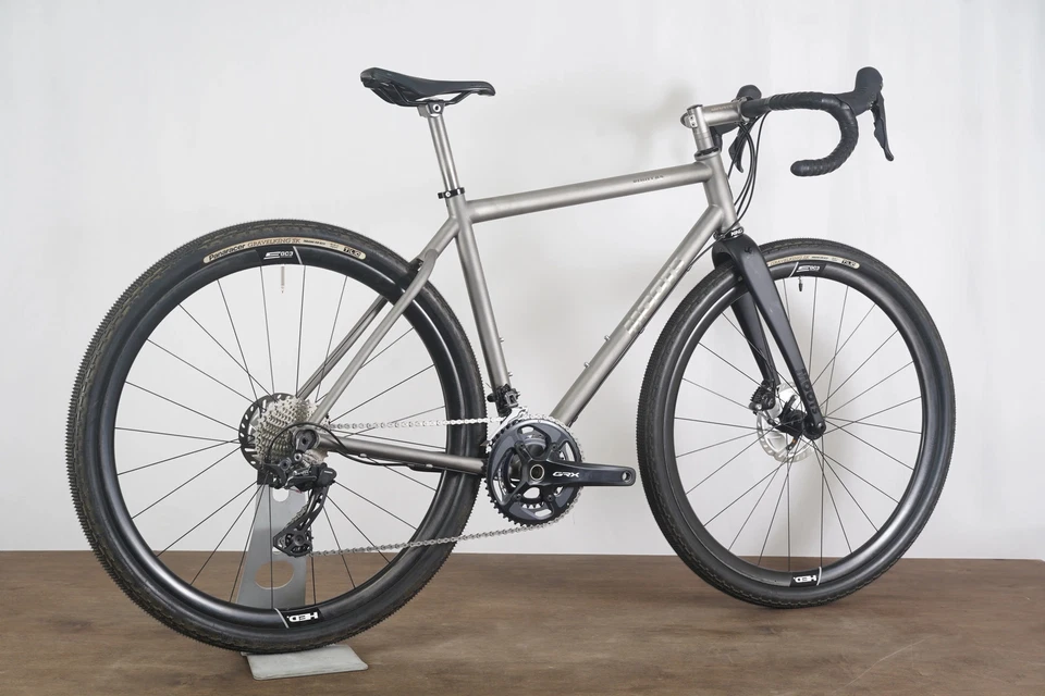 NEW 54cm Moots Routt 45 Shimano GRX RX810 11 Speed Disc Titanium Gravel Bike - Image 3 of 4