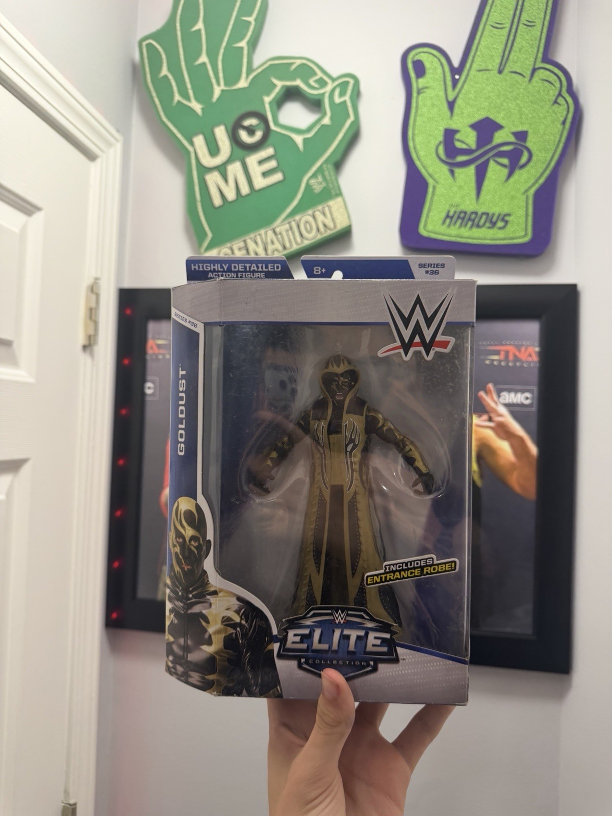 Includes Entrance Robe 2014 Mattel