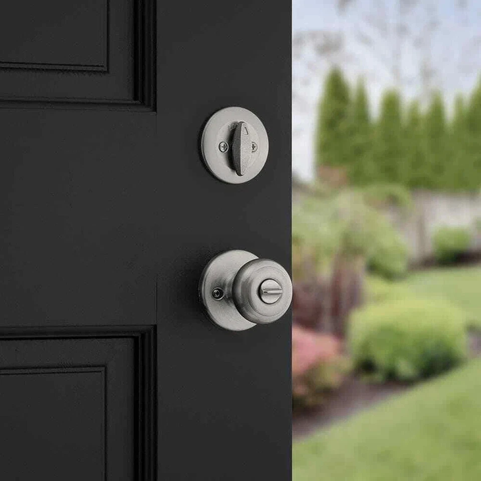 Perilla de puerta de entrada con llave de níquel satinado Kwikset Cove y cerrojo monocilíndrico 💥 Foto 4 de 4