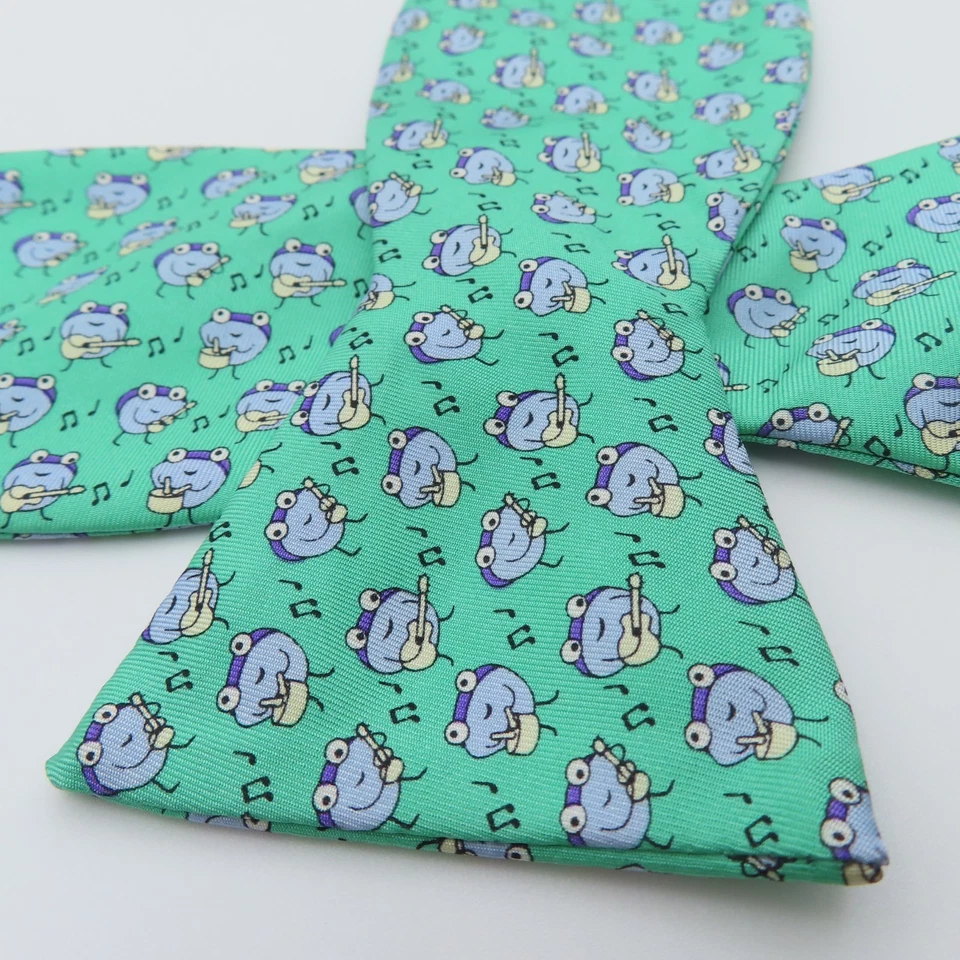 Pajarita Southern Tide verde música alienígena 2,5" de ancho autocorbata seda Foto 2 de 4