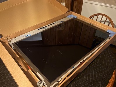 P34JX Induction Cooktop(minor dent/scratch) Not Used