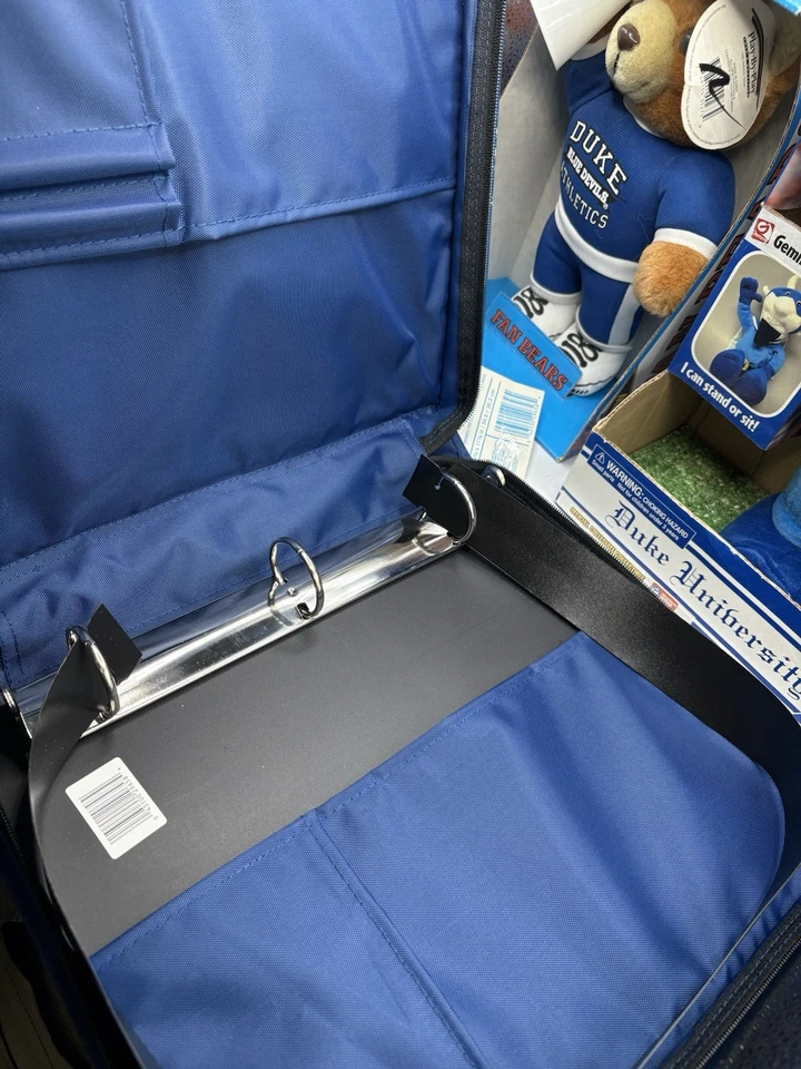 Lote De Colección Duke Blue Devils Mascota Bailarina Oso De Peluche Puzzle Cuaderno Calcetines Foto 4 de 4