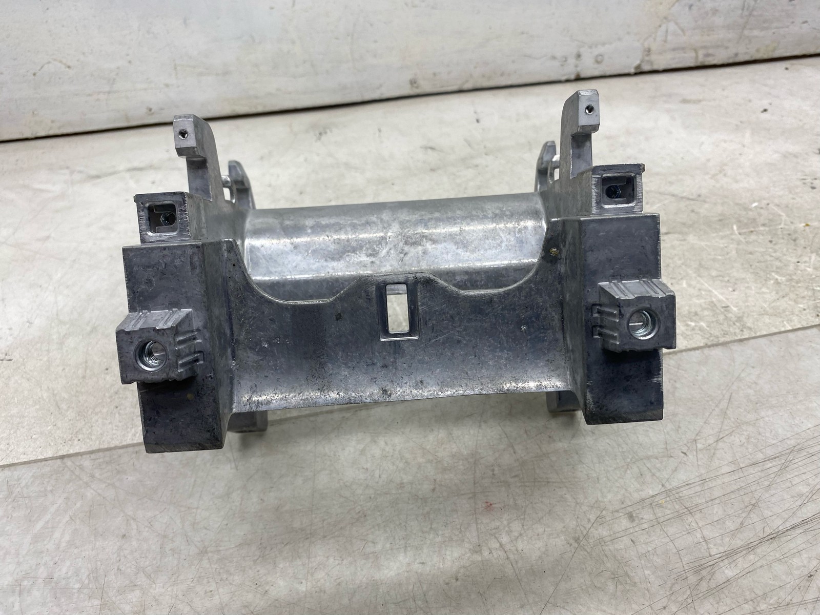 2015-2020 BENTLEY BENTAYGA OEM REAR CENTER CONSOLE ENDCAP CARRIER BRACKET